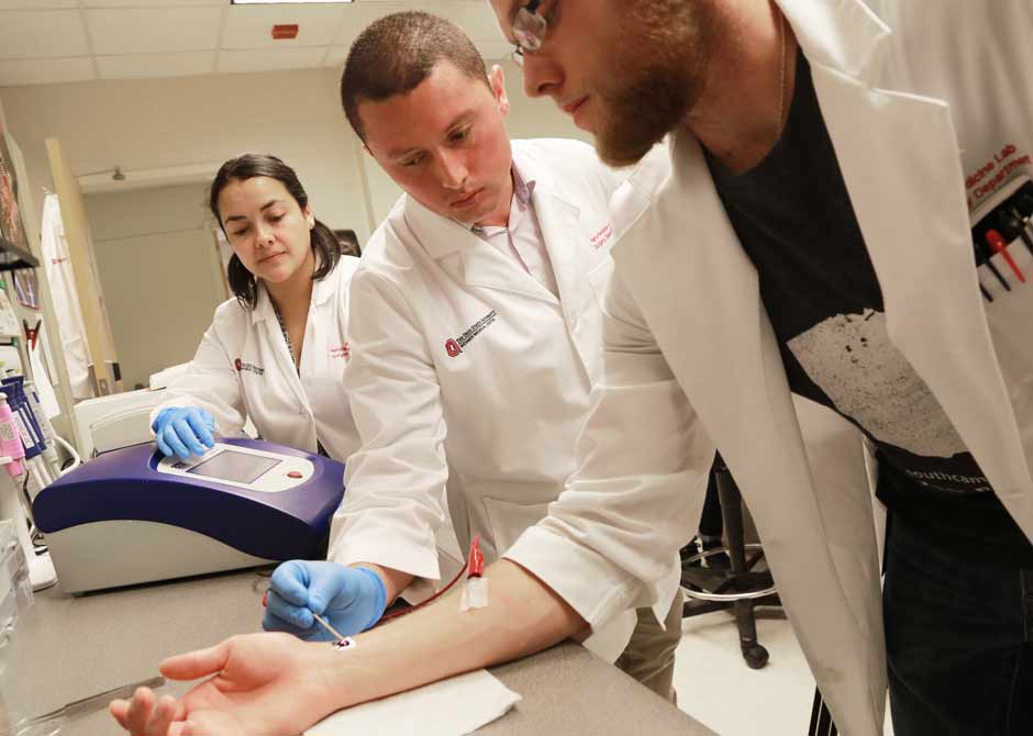 Ohio State Researchers working in Dr. Gallego-Perez’s Nano Medicine lab