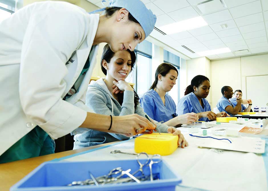 Medicalstudentswithteacher
